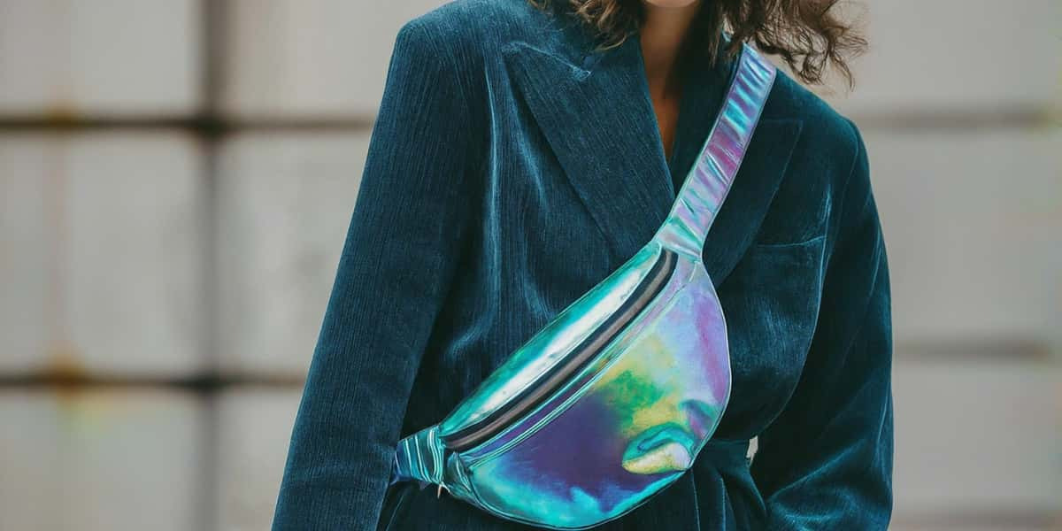 Sac banane femme : l'accessoire tendance à adopter en 2024